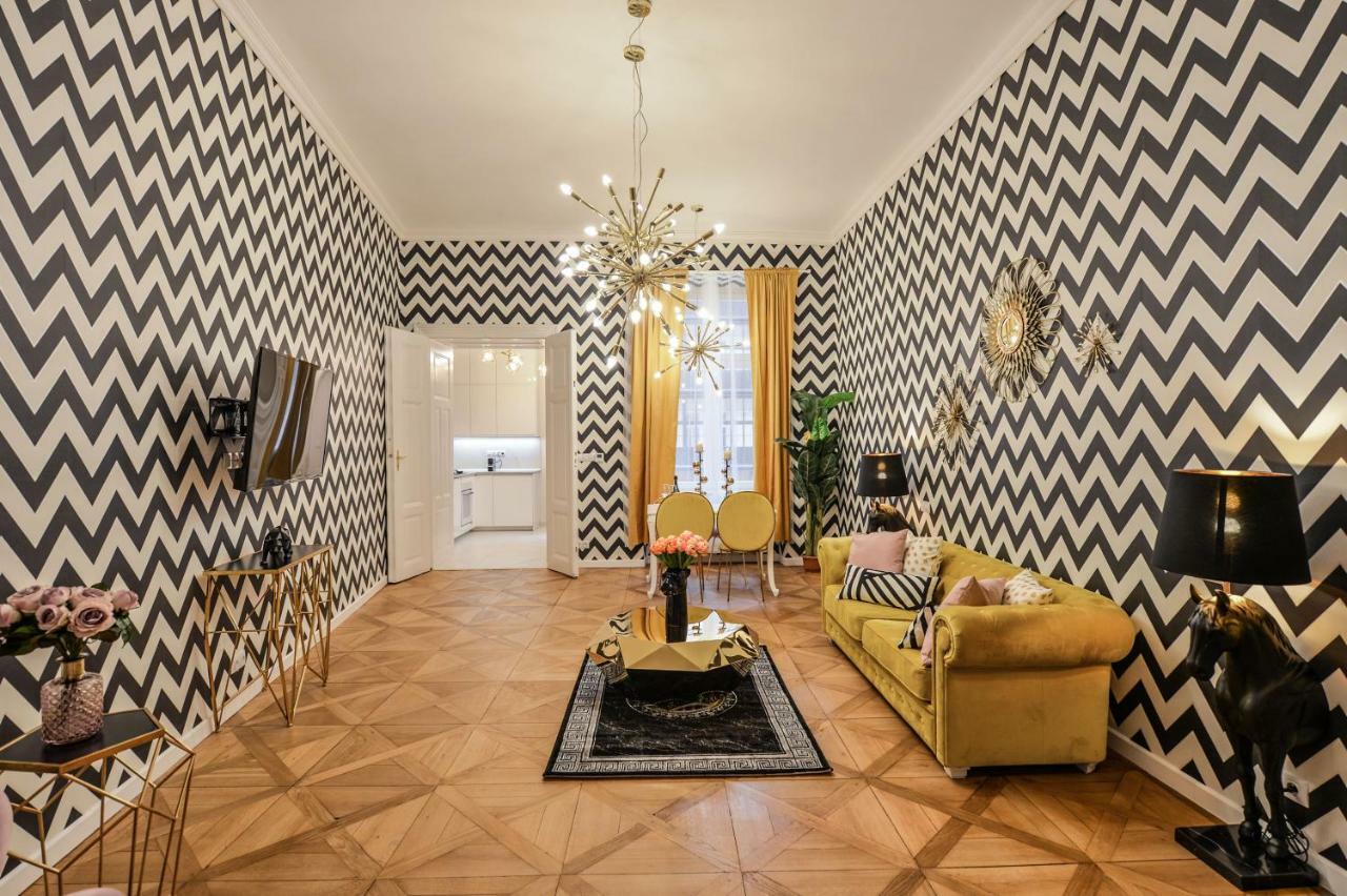 Dalí Wenceslas Square Apartamento