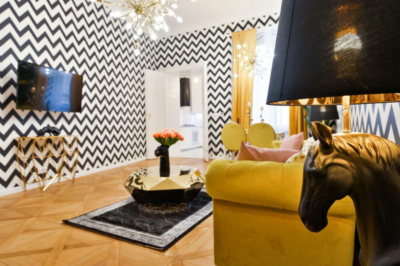 Dalí Wenceslas Square Apartamento
